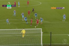 热刺队欧冠淘汰赛对阵比利亚雷亚尔，迪·博内尔信心备战西甲强敌