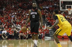 前马刺雄鹿替补内线球员希腊赛场全力以赴的表现